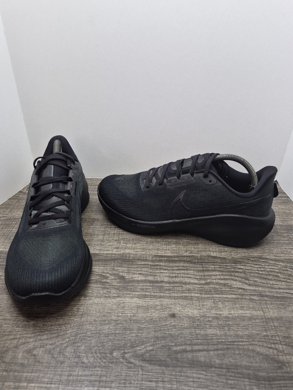 Nike Vomero 17 Men’s Road Running Shoes Size 8.5 Black Athletic Sneakers